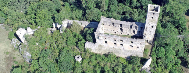 Blick auf die Ruine Niederhaus aus der Vogelperspektive von oben Blick auf die Ruine Niederhaus aus der Vogelperspektive von oben