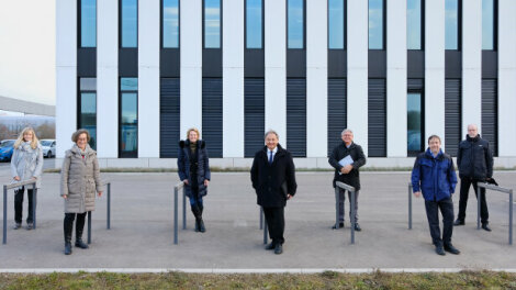 Gruppenbild-Gebäudeübergabe-MRM