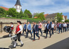 Festumzug zur offiziellen Eröffnung der Staatsstraße 2216.