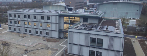 Das Besondere an dem Gebäude ist seine Bauweise aus 54 Fertigmodulen. Das Besondere an dem Gebäude ist seine Bauweise aus 54 Fertigmodulen.